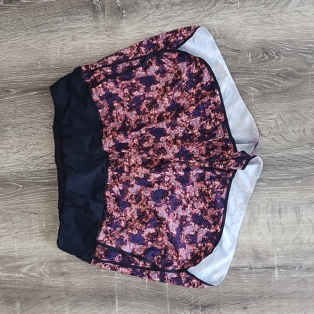 ROKA Abstract Splatter Paint Print Zip Pocket Back Athletic Running Shorts Med.
